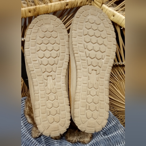 Minnetonka Booties Size 9 - Picture 8 of 13